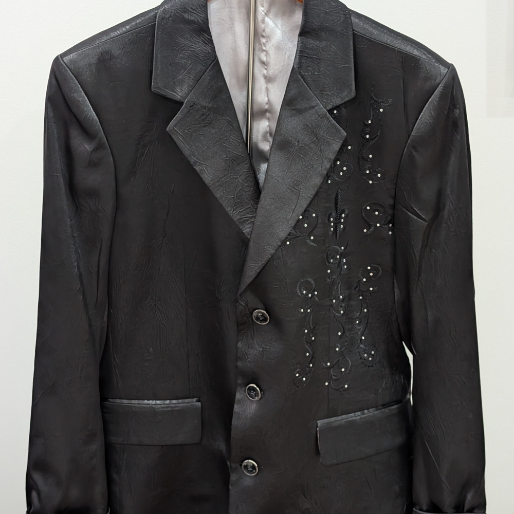 Silver and Black Lightweight Jacket with Modern Elegance